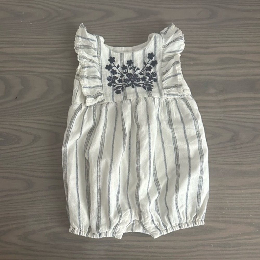 GAP BABY GIRL EMBROIDEREDBUBBLE ROMPER